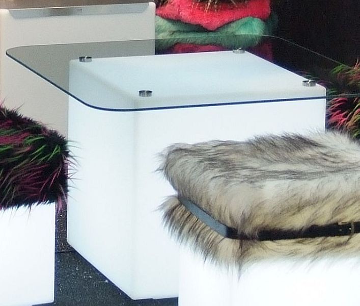 mbox white świecąca biała kostka stolik na zewnątrz micante