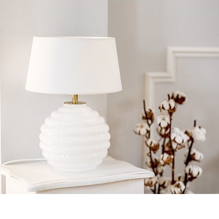 biała lampka z abażurem do sypialni 4concepts Antibes White L216922501