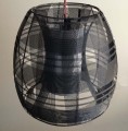 lampa wisząca z metalowych drucików w kolorze czarnym z czerwonym kablem CURIOUS marki Schema