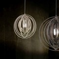 ażurowe lampy wisząca z drewnianych obręczy Trio Boolan 305900130