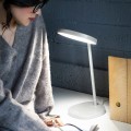 biała lampa medyczna antydepresyjna Task firmy Lumie