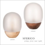 SFERICO SATIN szklana lampa stołowa na drewnianej podstawie 4concepts