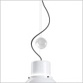 biała elegancka lampa z obciążnikiem kulowym TAR Reflex Mini White Regulowana