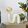 kremowa ceramiczna lampka stołowa POP SERPENT Lyoma LX24801