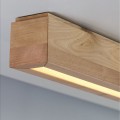 Individual Llighting lampa Path z drewna brzozowego z liniowym modułem LED z przesłoną ze szkła piaskowanego