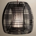 CURIOUS lampa z metalowej siatki w kolorze czarnym marki Schema